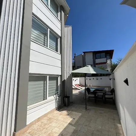Oezel Havuzlu Rahat Hotel
